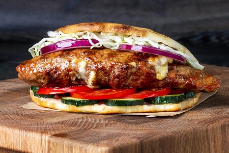 Плескавица с каймаком