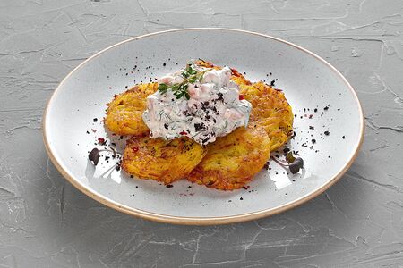 Драники с тартаром из малосольной кеты