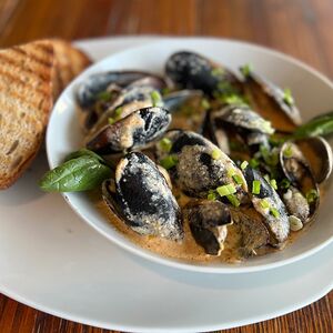 Мидии в соусе том ям