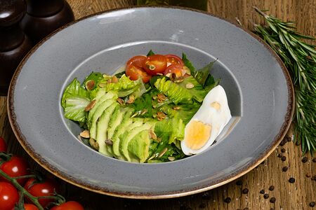 Салат с авокадо