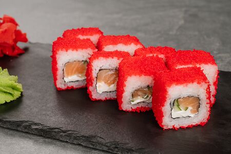 Ролл Токио с окунем