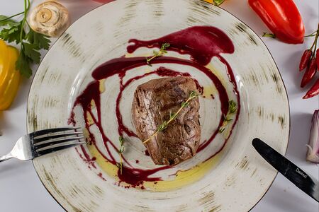 Говядина филе миньон в соусе порто