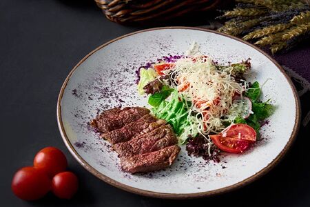 Стейк-салат с говяжьей вырезкой