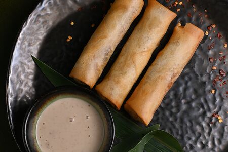 Спринг-роллы с фунчозой и ореховым соусом