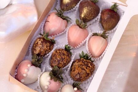 Клубника в шоколаде 12 ягод подарочный набор