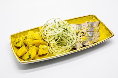 Филе сельди с картофелем и горчичной заправкой