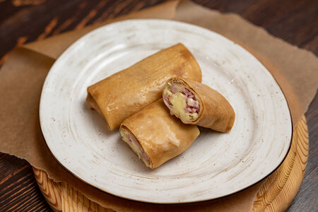 Фаршированные блины с ветчиной и сыром