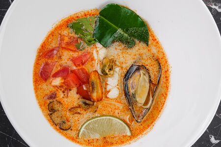 Том ям с креветками