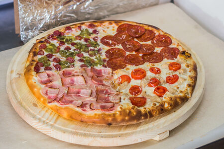 Пицца Времена года 28 см