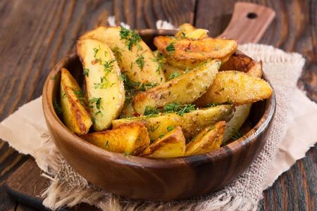 Картофель по-деревенски с чесноком и укропом