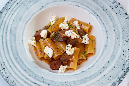 Паккери с ягненком и копченой брынзой