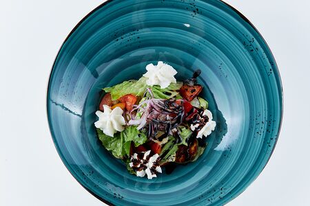 Греческий салат с кремом фета