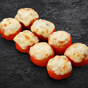 Ролл запеченный с крабом под моцареллой