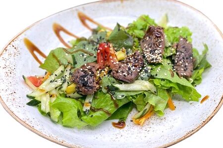 Теплый салат с ростбифом