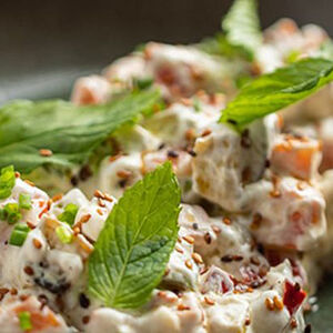 Шакшука с кунжутной пастой