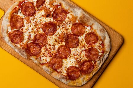 Римская пицца Пепперони средняя