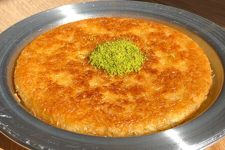 Кюнефе с грецким орехом