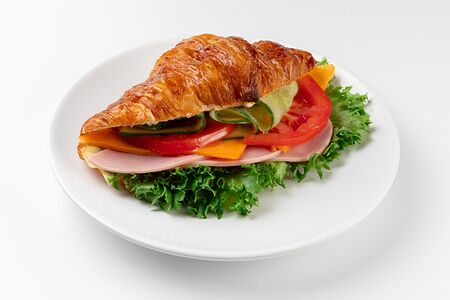 Круассан с ветчиной и сыром чеддер