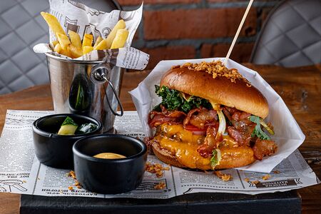 Бургер Великий с беконом и картофель фри