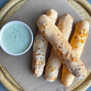 Сырные палочки с соусом тартар