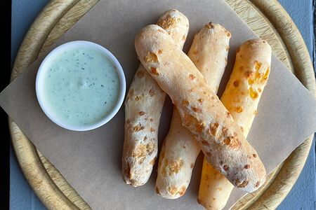 Сырные палочки с соусом тартар