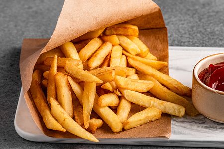 Картофель фри с сырным соусом