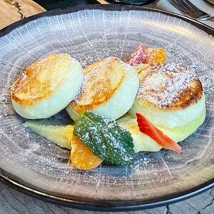 Сырники с соусом патисьер