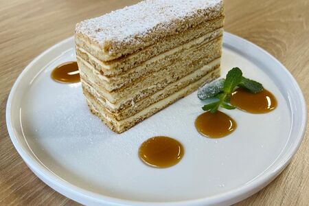 Пирожное Медовик