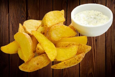 Картофель по-деревенски с чесночным соусом