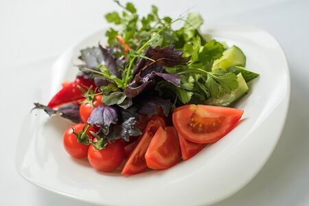 Корзина свежих овощей