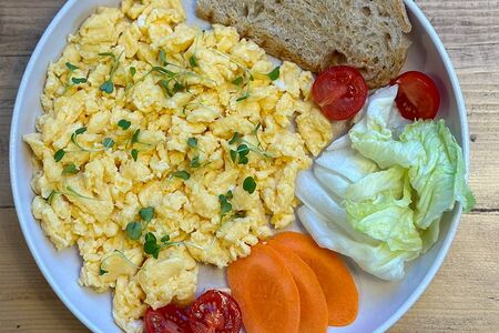 Скрэмбл с тостами