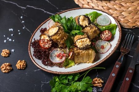 Рулетики из баклажанов