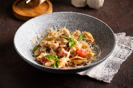 Спагетти с креветками и соусом биск