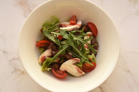 Салат с куриной печенью