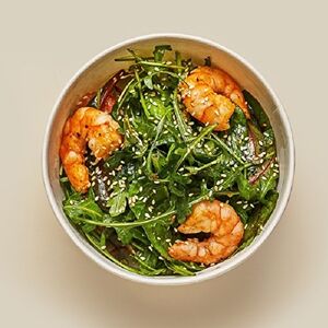 Микс-салат с креветками и имбирной заправкой