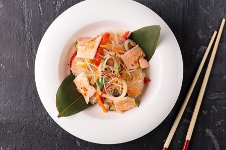 Стеклянная лапша с семгой