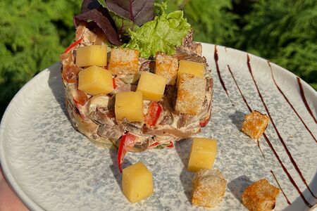 Фирменный мясной салат