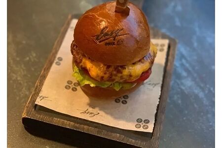 Бургер с мраморной говядиной