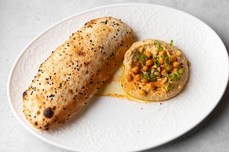 Хумус со злаковым хлебом