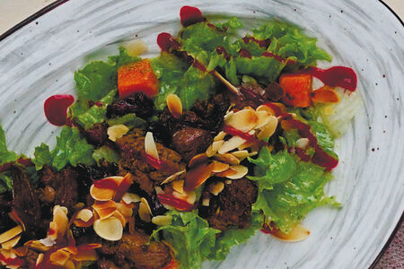 Салат с куриной печенью