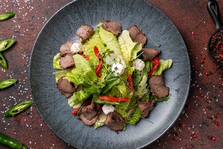 Салат с ростбифом