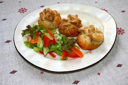 Мешочки слоеные с бараниной