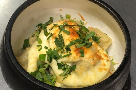 Пельмени, запечённые под сыром