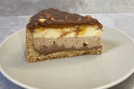 Чизкейк сникерс