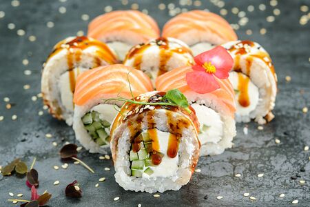 Ролл Филадельфия от Ёбисан с огурцом