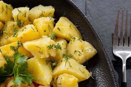 Картофель отварной с зеленью