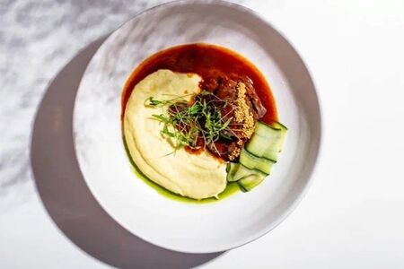 Телячья щечка с картофельным пюре