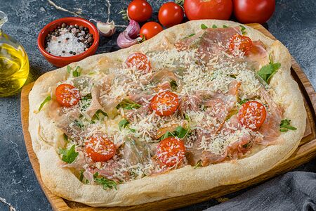 С пармской ветчиной и руколой