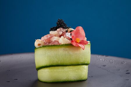 Гункан №6 с морским гребешком и тунцом yellowfin