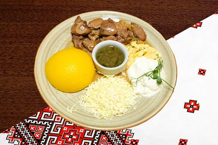 Токана из кролика с мамалыгой